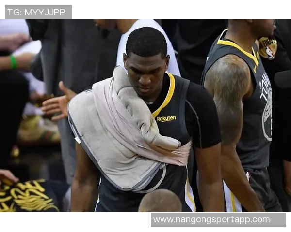 鲁尼醉酒挑战拳王卡尔扎吉一拳击中肋骨引发关注 鲁尼醉酒挑战拳王卡尔扎吉一拳击中肋骨引发关注