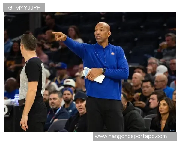 格莱姆斯替补表现惊艳赛季至今场均182分48板52助32记三分助力球队 格莱姆斯替补表现惊艳赛季至今场均182分48板52助32记三分助力球队