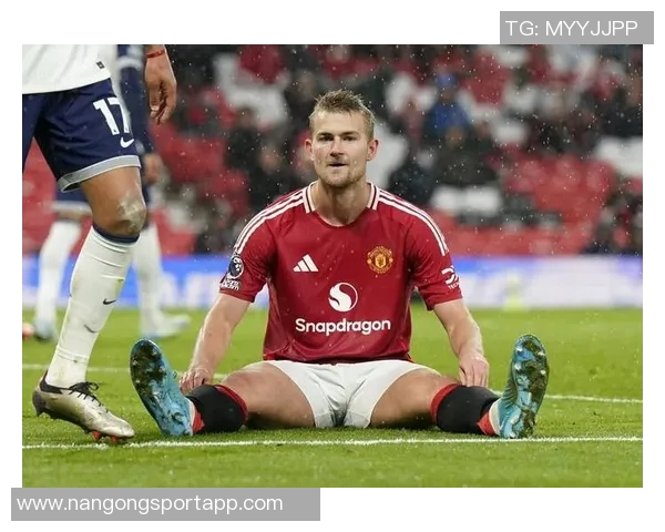 荷兰国家队中后场实力强大德里赫特无缘大名单引发热议