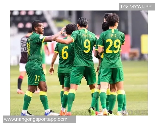 国安赛后横幅传递决心与遗憾明年再战誓言不屈服再创辉煌