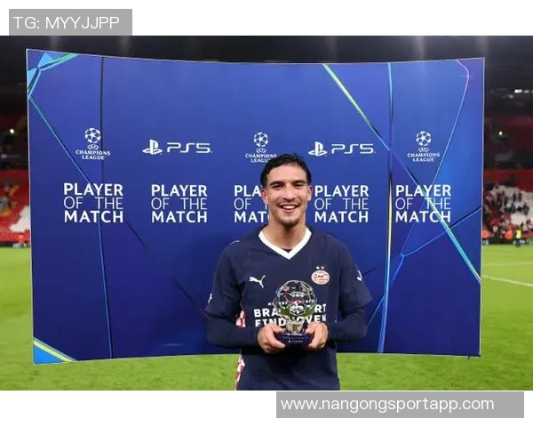 丹尼斯曼凭借梅开二度荣膺埃因霍温对那不勒斯比赛全场最佳称号